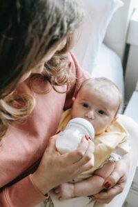 Anne Sütü Nasıl Saklanmalıdır? Anne Sütü ve Emzirmenin Faydaları